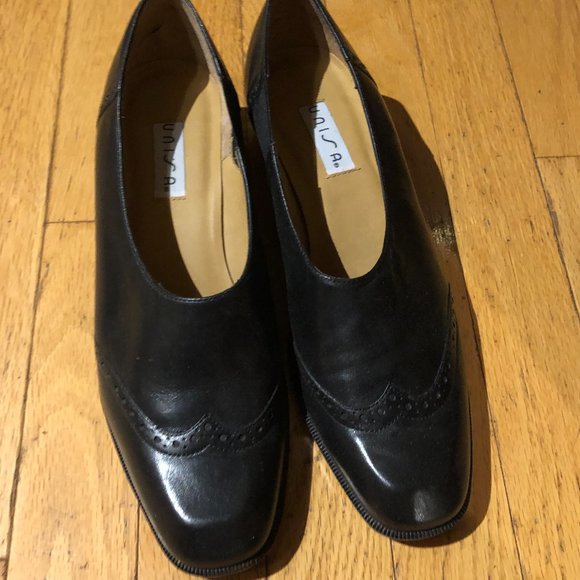 Women's Black Leather Unisa Dress Shoes - Picture 6 of 9